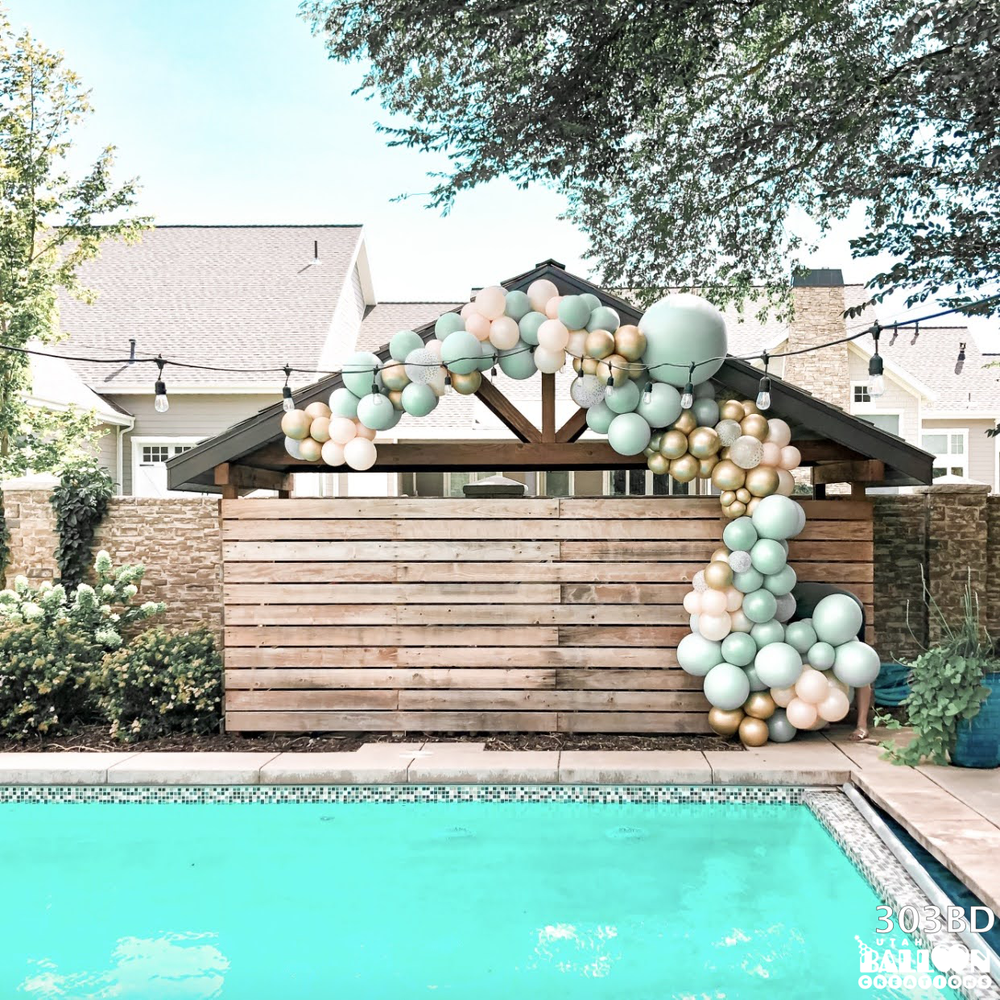 birthday-pool-party-garland-utah-balloon